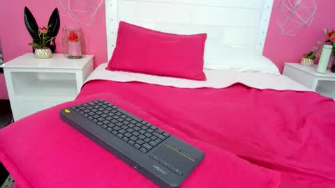 parker_mia02 online show from January 9, 3:04 pm