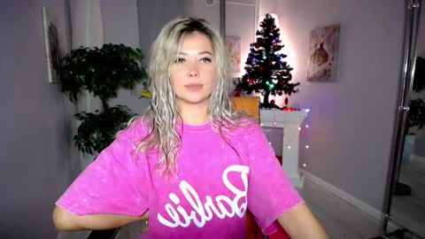 Snapshot of passionate_babe chatting on December 9, 6:34 am I have returned from vacation and I am glad to share my energy and emotions with you online show from December 9, 6:34 am