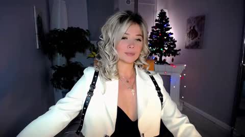 Snapshot of passionate_babe chatting on December 14, 6:24 am I have returned from vacation and I am glad to share my energy and emotions with you online show from December 14, 6:24 am
