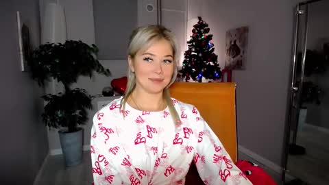 Snapshot of passionate_babe chatting on December 29, 6:14 am I have returned from vacation and I am glad to share my energy and emotions with you online show from December 29, 6:14 am