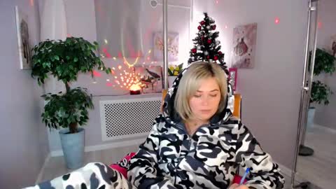 Snapshot of passionate_babe chatting on January 17, 10:44 am I have returned from vacation and I am glad to share my energy and emotions with you online show from January 17, 10:44 am