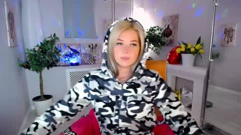 Snapshot of passionate_babe chatting on January 23, 9:29 am I have returned from vacation and I am glad to share my energy and emotions with you online show from January 23, 9:29 am