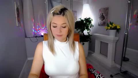 Snapshot of passionate_babe chatting on September 21, 4:25 am I have returned from vacation and I am glad to share my energy and emotions with you online show from September 21, 4:25 am