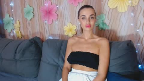 Snapshot of passionate_lora_ chatting on September 22, 3:19 am I am Lora and i am glad to see you in my room online show from September 22, 3:19 am