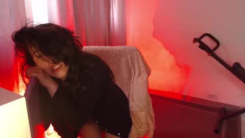 Snapshot of pau_1 chatting on November 16, 1:39 pm paula online show from November 16, 1:39 pm