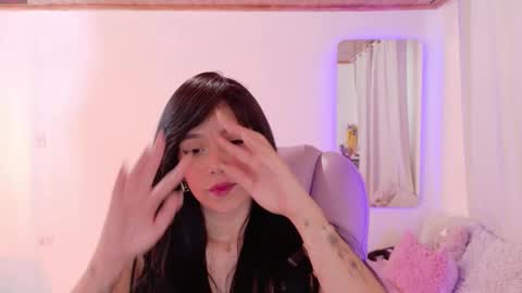 Snapshot of pau_cute chatting on October 27, 9:19 pm Sofa online show from October 27, 9:19 pm