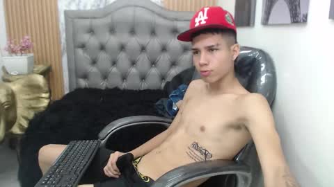 Snapshot of paul_ponce chatting on November 8, 12:27 pm PAUL online show from November 8, 12:27 pm