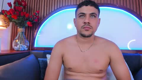 Snapshot of paul_rivera chatting on November 27, 9:50 pm Paul Rivera online show from November 27, 9:50 pm