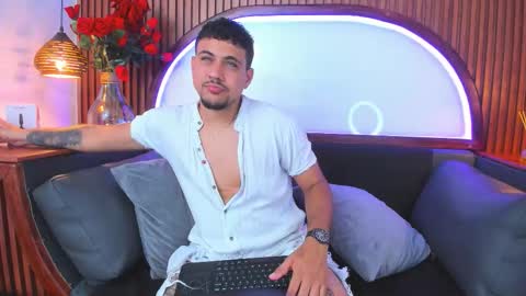 Snapshot of paul_rivera chatting on December 17, 9:10 pm Paul Rivera online show from December 17, 9:10 pm