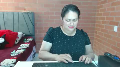 paula__117 online show from April 7, 7:25 pm
