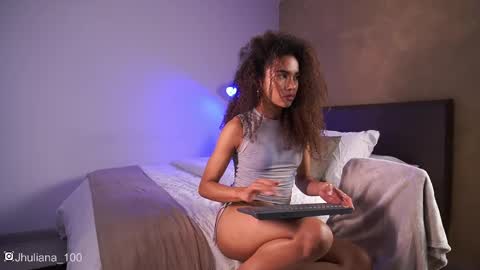 Snapshot of paulacora100 chatting on February 15, 11:47 pm Paula online show from February 15, 11:47 pm