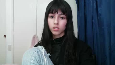 Snapshot of paulainblue chatting on December 4, 12:52 am   online show from December 4, 12:52 am