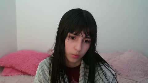 Snapshot of paulainblue chatting on February 20, 5:01 am   online show from February 20, 5:01 am