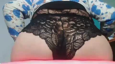 Snapshot of paulavaltina21 chatting on December 6, 10:38 am PAULA VALENTINA online show from December 6, 10:38 am