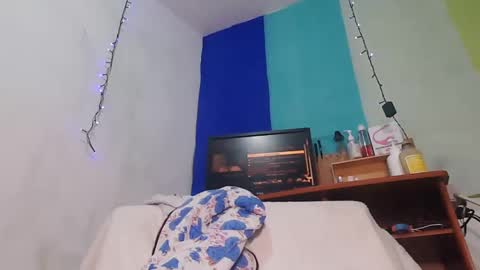 Snapshot of paulavaltina21 chatting on January 1, 5:01 am PAULA VALENTINA online show from January 1, 5:01 am