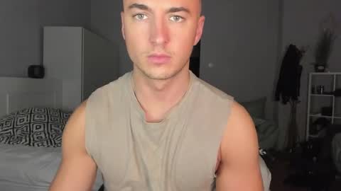 Snapshot of paulblack021 chatting on November 18, 7:40 pm paulblack021 online show from November 18, 7:40 pm