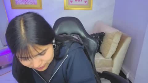 Snapshot of paulette_v chatting on May 1, 1:16 pm Live 800am 200pm COLOMBIAN HOUR online show from May 1, 1:16 pm