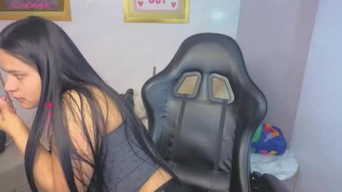 Snapshot of paulette_v chatting on May 4, 1:07 pm Live 800am 200pm COLOMBIAN HOUR online show from May 4, 1:07 pm