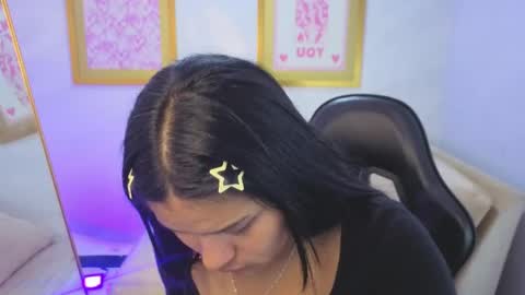 Snapshot of paulette_v chatting on May 19, 1:06 pm Live 800am 200pm COLOMBIAN HOUR online show from May 19, 1:06 pm