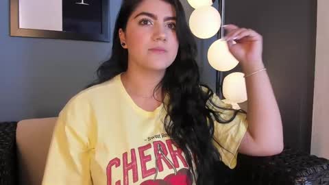 Snapshot of paulinaduarte_ chatting on February 14, 1:29 pm Paulina online show from February 14, 1:29 pm