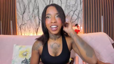 Snapshot of pauline_fox chatting on December 17, 2:50 am Pauline online show from December 17, 2:50 am