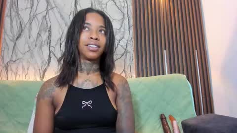 Snapshot of pauline_fox chatting on January 11, 2:38 am Pauline online show from January 11, 2:38 am