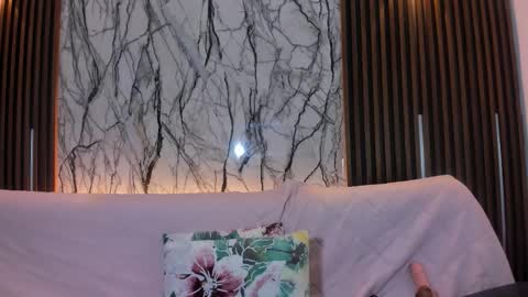 Snapshot of pauline_fox chatting on January 12, 3:23 am Pauline online show from January 12, 3:23 am