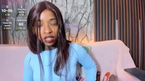 Snapshot of pauline_fox chatting on February 11, 2:27 am Pauline online show from February 11, 2:27 am