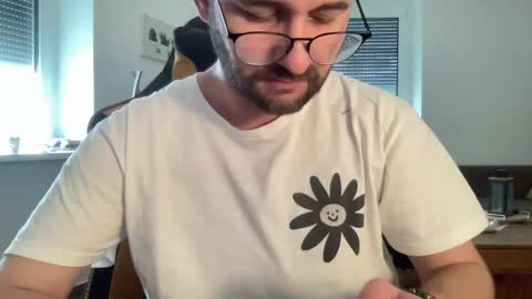 Snapshot of paulsimpsn chatting on October 26, 9:26 am love bush online show from October 26, 9:26 am