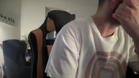 Snapshot of paulsimpsn chatting on December 1, 7:46 am love bush online show from December 1, 7:46 am