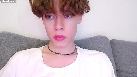 Snapshot of pawclaw chatting on November 26, 9:38 pm pawclaw online show from November 26, 9:38 pm