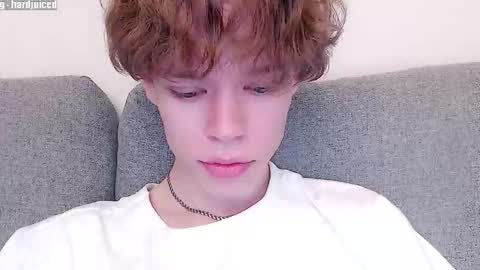 Snapshot of pawclaw chatting on December 17, 9:54 pm pawclaw online show from December 17, 9:54 pm