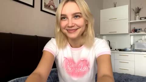 Lola online show from October 18, 11:55 am