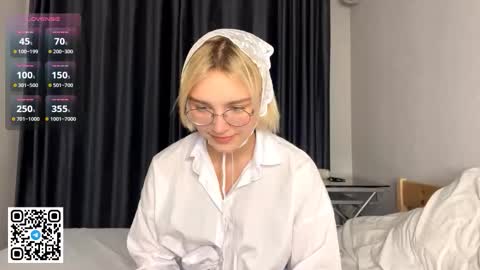 Lola online show from November 7, 5:57 pm