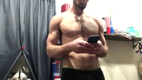 Snapshot of pduke81 chatting on December 17, 1:50 am Hung sung Hero online show from December 17, 1:50 am