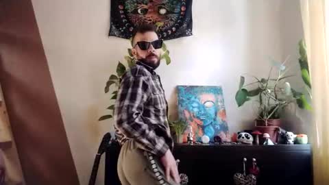 Snapshot of peacefulness93 chatting on October 23, 8:35 am peacefulness93 online show from October 23, 8:35 am