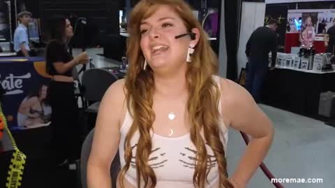 Snapshot of peaceofmae chatting on October 26, 5:30 pm online show from October 26, 5:30 pm