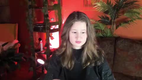 Snapshot of peach_mila chatting on October 5, 3:32 pm your love online show from October 5, 3:32 pm