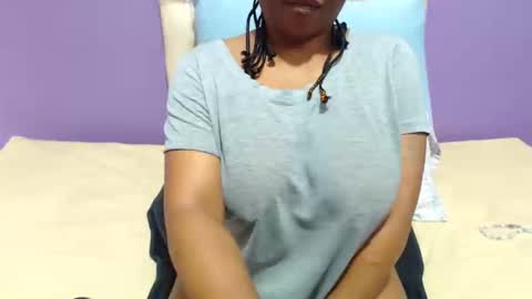 Snapshot of peachassxx chatting on February 1, 6:43 am peachy online show from February 1, 6:43 am