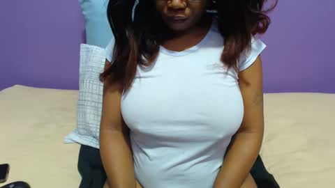 Snapshot of peachassxx chatting on February 19, 5:27 am peachy online show from February 19, 5:27 am