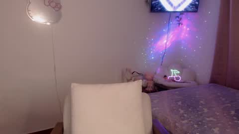 peacherry_ online show from February 5, 3:55 am