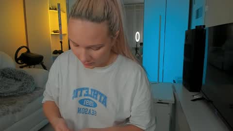 Snapshot of peachju1cy chatting on January 28, 3:04 am peachju1cy online show from January 28, 3:04 am