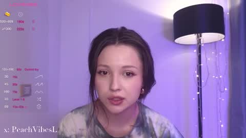 Snapshot of peachvibes chatting on March 7, 3:51 am Lili online show from March 7, 3:51 am