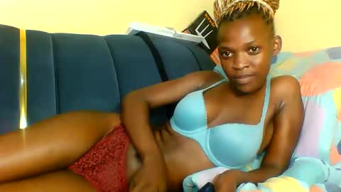 Snapshot of peachy_mummie chatting on September 11, 10:04 am peachie online show from September 11, 10:04 am