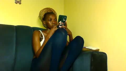 Snapshot of peachy_mummie chatting on September 25, 7:06 pm peachie online show from September 25, 7:06 pm