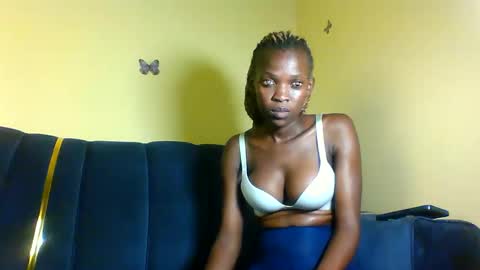 Snapshot of peachy_mummie chatting on October 16, 6:09 pm peachie online show from October 16, 6:09 pm