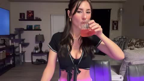 Snapshot of peachyflowers chatting on February 17, 2:53 am Olivia online show from February 17, 2:53 am