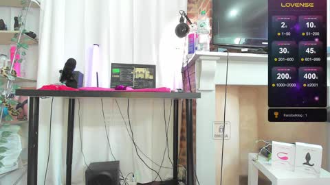 Snapshot of peachyym chatting on December 27, 12:01 pm Help me to reach 200 thumbs up online show from December 27, 12:01 pm