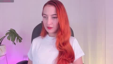 Snapshot of pear__moon chatting on November 15, 11:54 pm LILLY online show from November 15, 11:54 pm