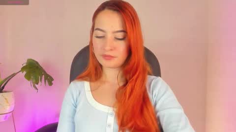 Snapshot of pear__moon chatting on November 28, 10:12 pm LILLY online show from November 28, 10:12 pm